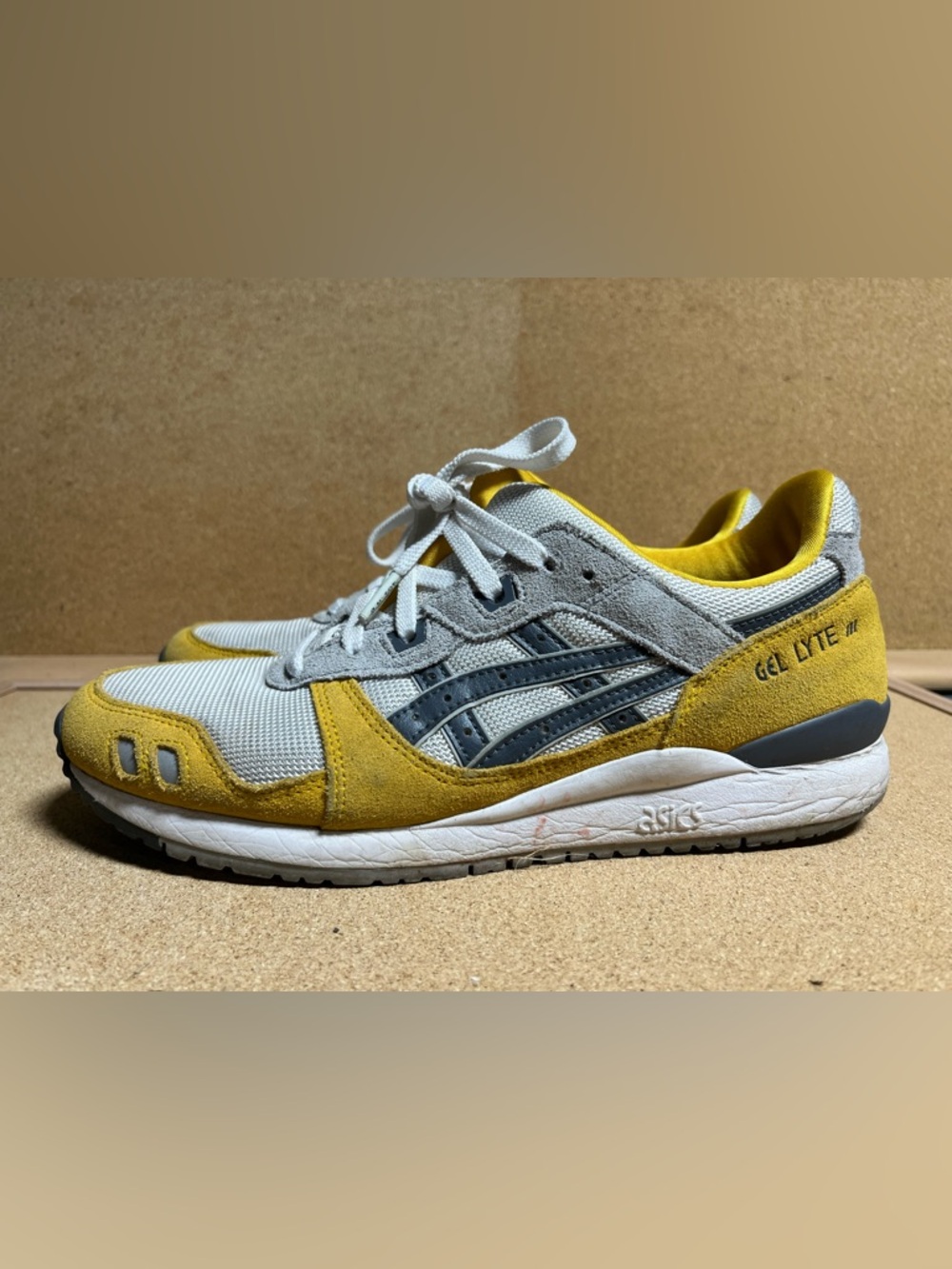 Used ASICS Gel-Lyte III in Sunflower/Carrier Grey color-way